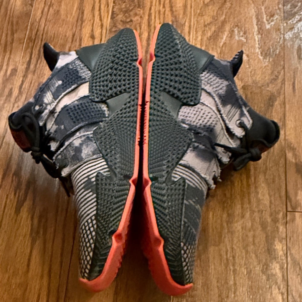 Adidas Men's Black and Red Patterned Sneakers - Picture 4 of 6